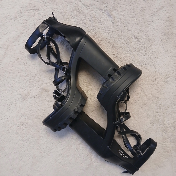 Pentagram Chuncky Heels - Picture 3 of 3